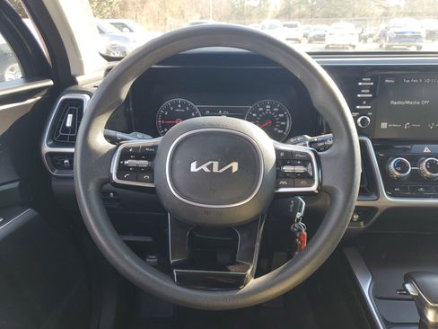 Used 2023 Kia Sorento LX image 25