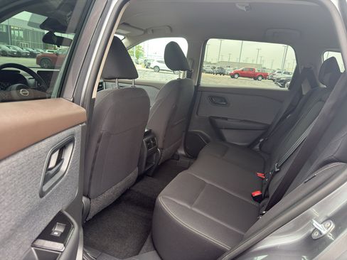 Used 2023 Nissan Rogue S AWD/4WD image 29