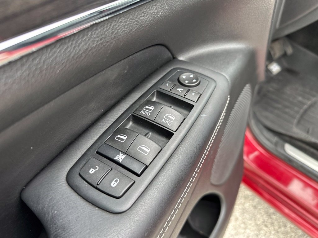 Used 2015 Jeep Grand Cherokee Overland w/ Advanced Technology Group AWD/4WD image 25