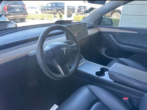 Used 2024 Tesla Model Y Long Range image 4