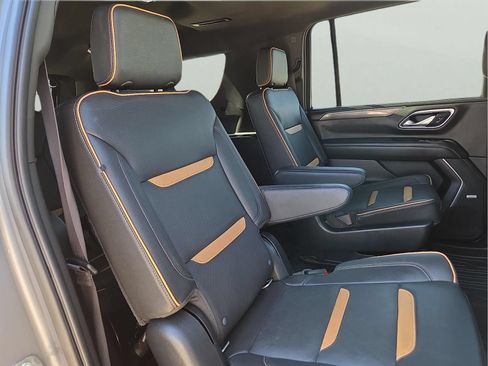 Used 2021 GMC Yukon XL AT4 w/ AT4 Premium Package AWD/4WD image 11