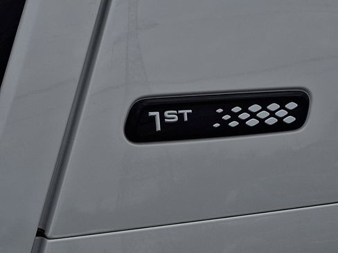 Used 2025 Volkswagen ID. Buzz 1st Edition image 30