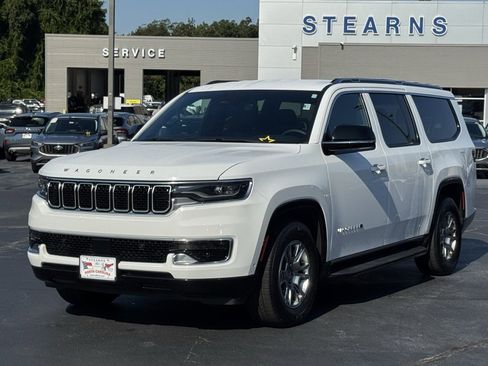 Used 2024 Jeep Wagoneer L Base image 2