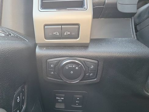 Used 2019 Ford F150 Lariat w/ Equipment Group 502A Luxury AWD/4WD image 11