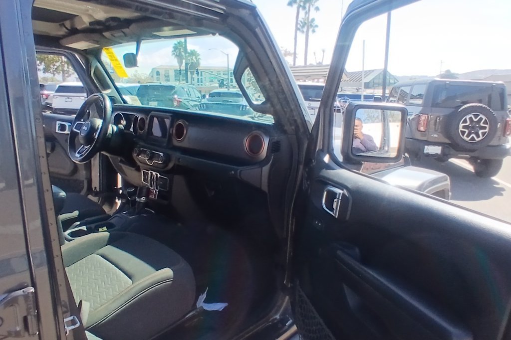 Used 2021 Jeep Gladiator Mojave w/ Trailer Tow Package AWD/4WD image 15
