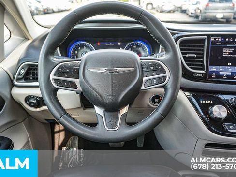 Used 2023 Chrysler Pacifica Touring-L FWD image 29