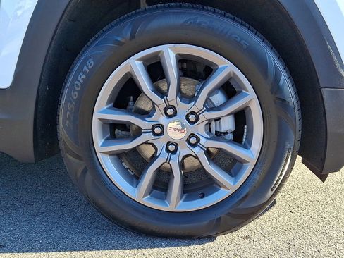 Used 2024 GMC Terrain SLT AWD/4WD image 8