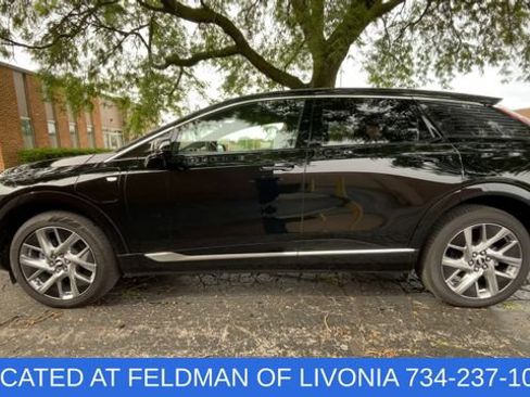 Used 2025 Cadillac Optiq Luxury 2 AWD/4WD image 5