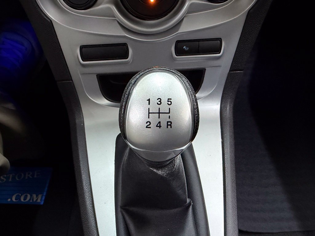 Used 2015 Ford Fiesta SE FWD image 27