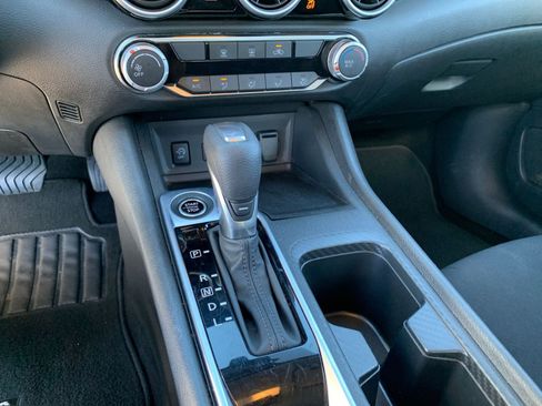 Used 2025 Nissan Sentra SV image 39