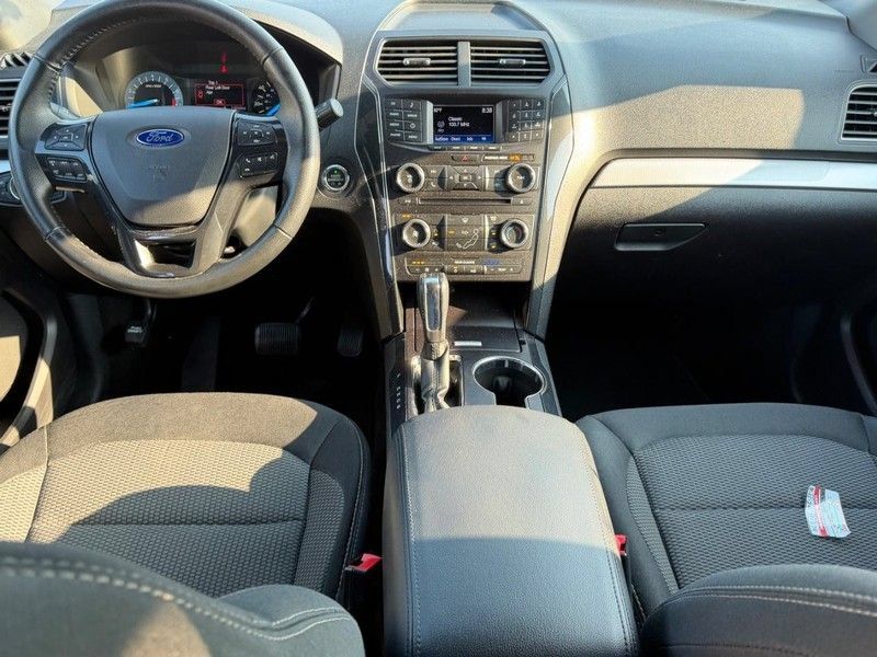 Used 2017 Ford Explorer XLT FWD image 10