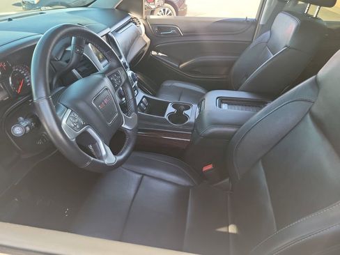 Used 2016 GMC Yukon SLT image 3