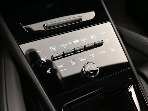 Certified 2025 Porsche Cayenne S AWD/4WD image 23