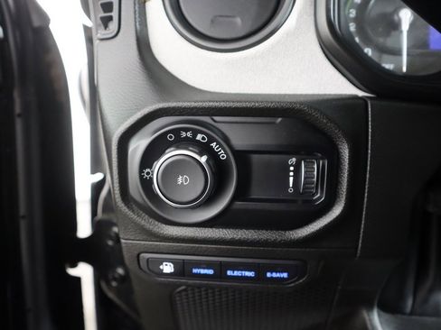 Used 2024 Jeep Wrangler Unlimited image 37