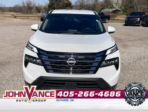 Used 2024 Nissan Rogue SV image 10