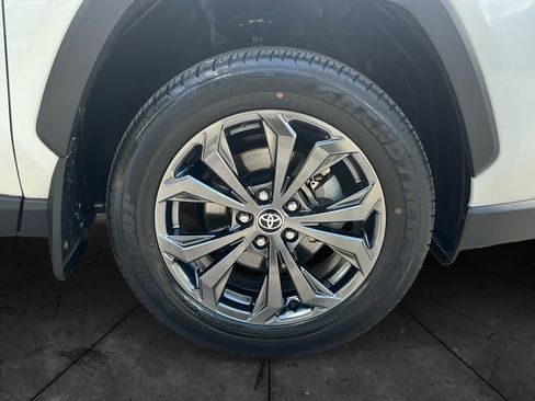 Used 2022 Toyota RAV4 XLE Premium AWD/4WD image 15