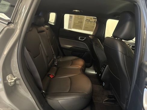 Used 2023 Jeep Compass Latitude AWD/4WD image 44