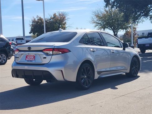 Used 2024 Toyota Corolla SE image 3