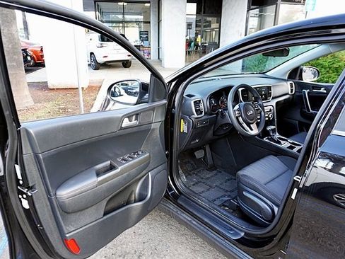 Used 2022 Kia Sportage LX image 34