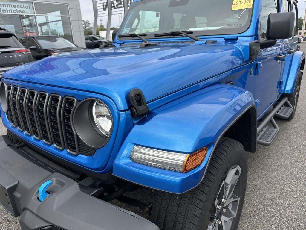 Used 2024 Jeep Wrangler Unlimited w/ Convenience Group AWD/4WD image 8