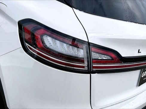 Used 2022 Lincoln Nautilus Reserve w/ Equipment Group 201A image 26