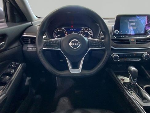 Used 2023 Nissan Altima 2.5 SV FWD image 8