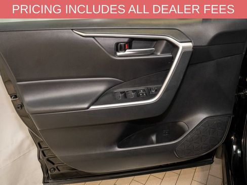Used 2025 Toyota RAV4 XLE AWD/4WD image 11