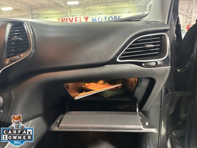 Used 2019 Jeep Cherokee Latitude Plus AWD/4WD image 50