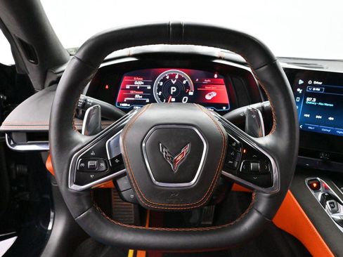 Used 2025 Chevrolet Corvette Stingray Premium Conv w/ Z51 Performance Package image 17