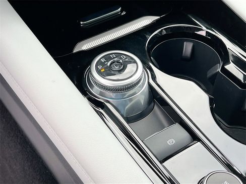 Used 2025 Ford Explorer Platinum w/ Ultimate Package image 16