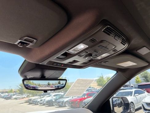 Used 2021 Cadillac Escalade ESV Premium Luxury AWD/4WD image 29