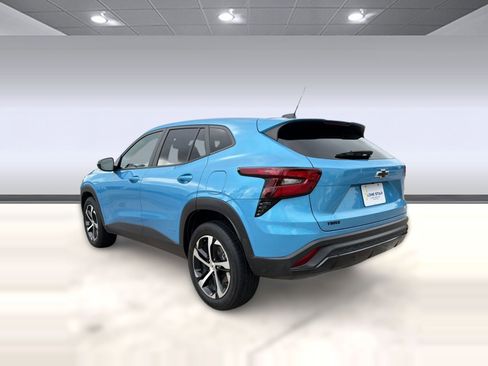 Certified 2025 Chevrolet Trax RS w/ Driver Confidence Package FWD image 3