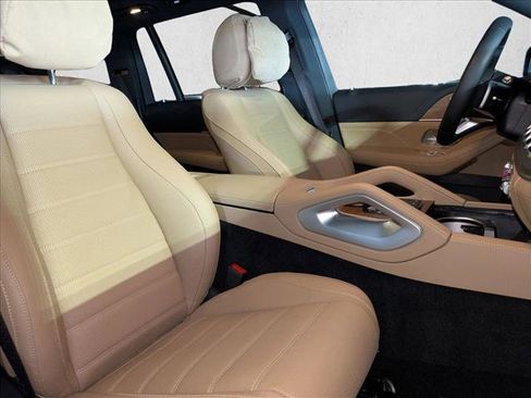 New 2026 Mercedes-Benz GLS 580 4MATIC image 21