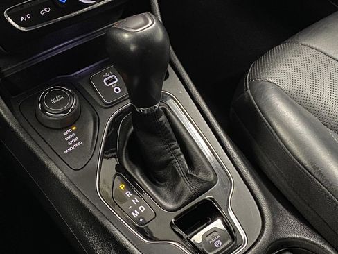 Used 2020 Jeep Cherokee Limited image 20