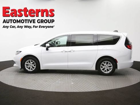 Used 2022 Chrysler Voyager LX FWD image 59