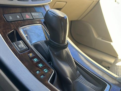 Used 2010 Buick LaCrosse CXS image 34