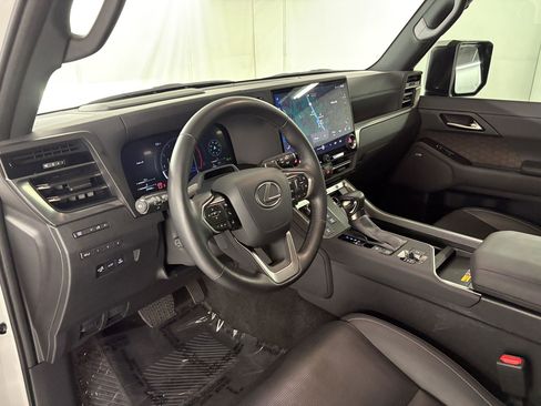 Used 2024 Lexus GX 550 w/ Accessory Package (2T) AWD/4WD image 4