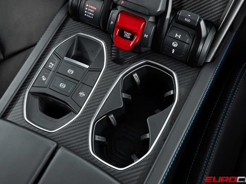 Used 2024 Lamborghini Urus Performante AWD/4WD image 40