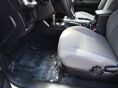 Used 2019 Toyota Tacoma SR5 AWD/4WD image 15