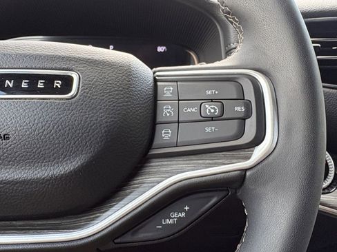 Used 2024 Jeep Wagoneer L Series III w/ Flexible Seating Group image 15