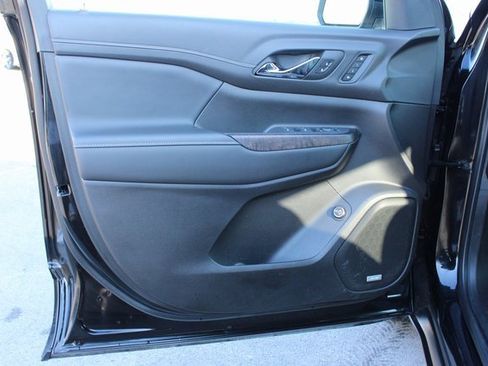 Used 2022 GMC Acadia Denali w/ Denali Ultimate Package image 10