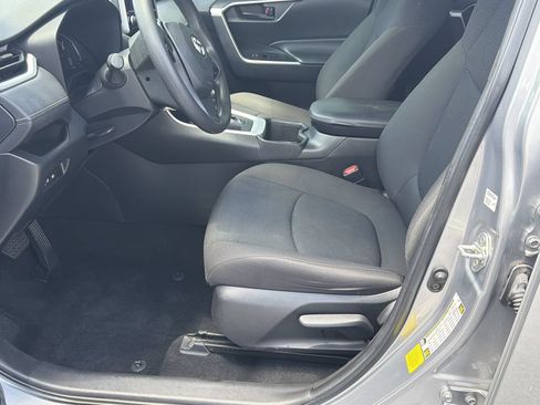 Used 2023 Toyota RAV4 LE FWD image 9