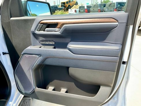 Used 2023 Chevrolet Silverado 1500 High Country w/ Technology Package AWD/4WD image 27