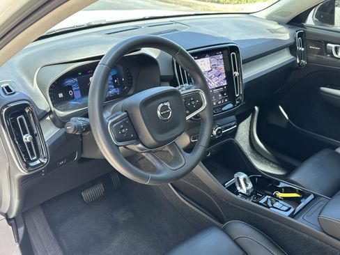 Used 2023 Volvo XC40 B4 Plus w/ Protection Package Premier FWD image 17