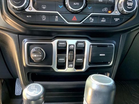 Used 2020 Jeep Gladiator Overland AWD/4WD image 33