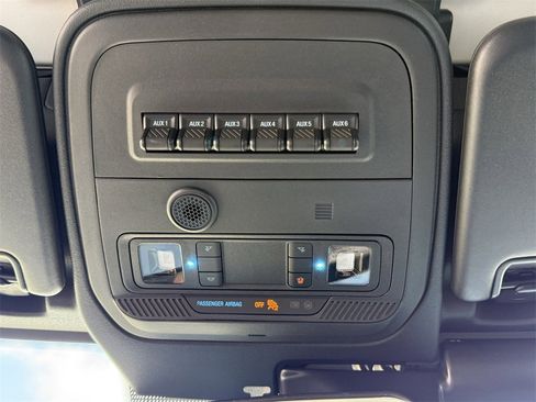 New 2025 Ford Bronco Badlands image 30