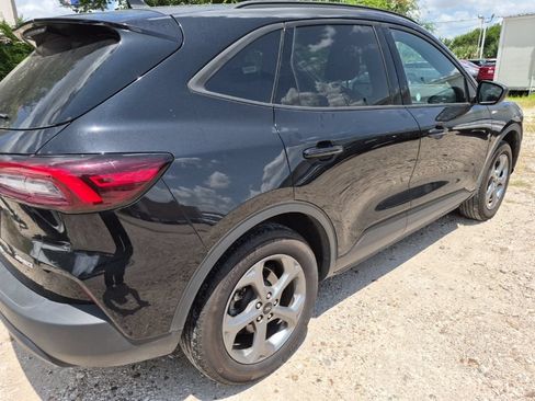 Used 2025 Ford Escape ST-Line AWD/4WD image 3