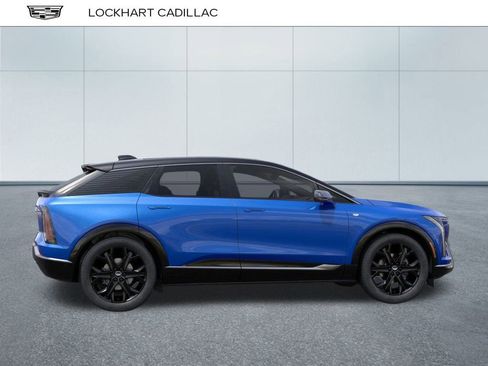 New 2025 Cadillac Optiq Luxury 2 w/ LPO, ONYX Package image 5