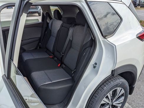 Used 2023 Nissan Rogue SV image 26