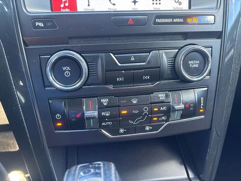 Used 2017 Ford Explorer XLT w/ Equipment Group 202A AWD/4WD image 23